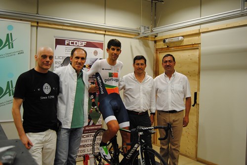 Nelson Oliveira veste fato de contrarrel�gio feito � medida