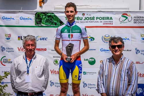 Trof�u Jos� Poeira coloca Pedro Lopes na frente da Ta�a