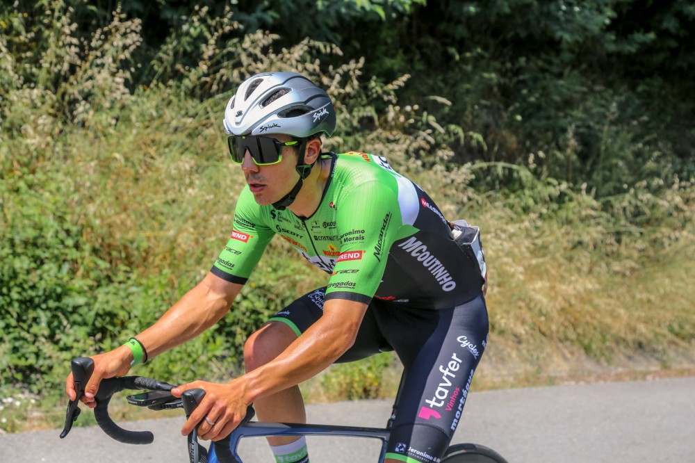 Iuri Leitão impõe-se ao sprint em Miranda do Douro