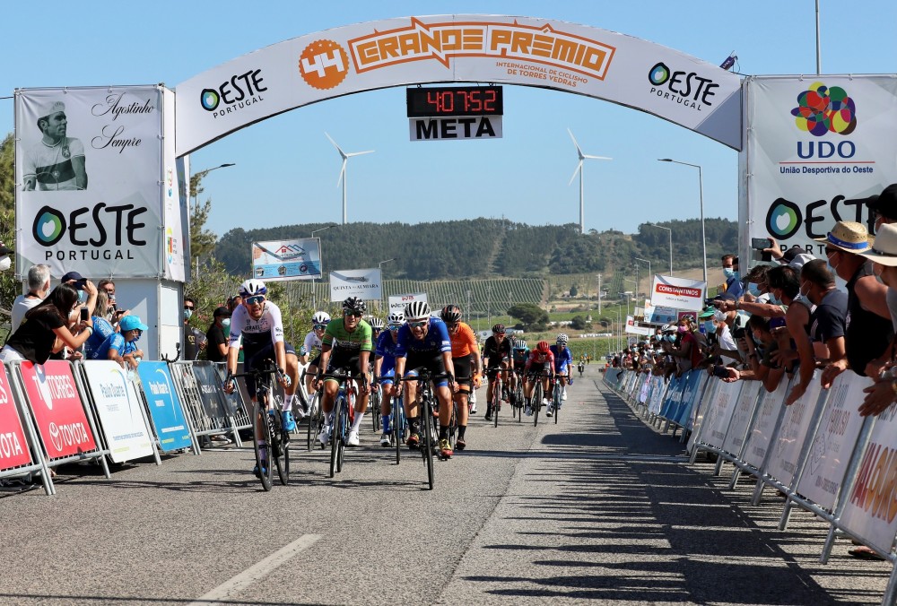 Jovem australiano Alastair Mackellar vence em Torres Vedras