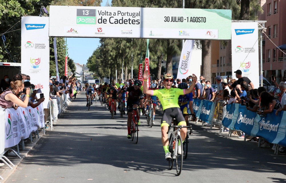 Sergio Serrano � o primeiro camisola amarela da Volta a Portugal de Cadetes