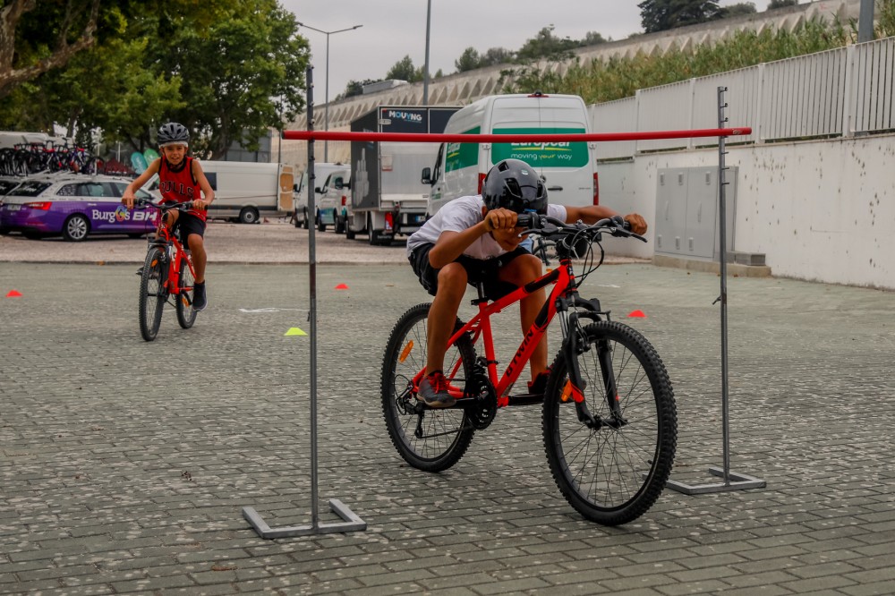 Aprender a pedalar em plena Volta a Portugal