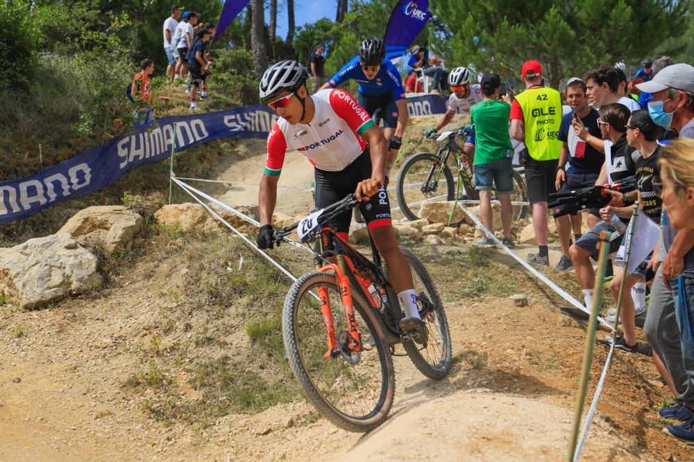 Artur Mendonça (BTT Loulé/Elevis) competes at the World