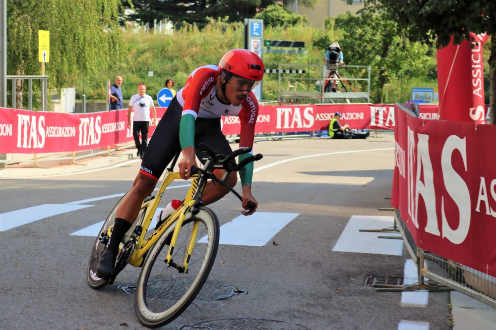 António Morgado pedala para mais um pódio na Taça das Nações