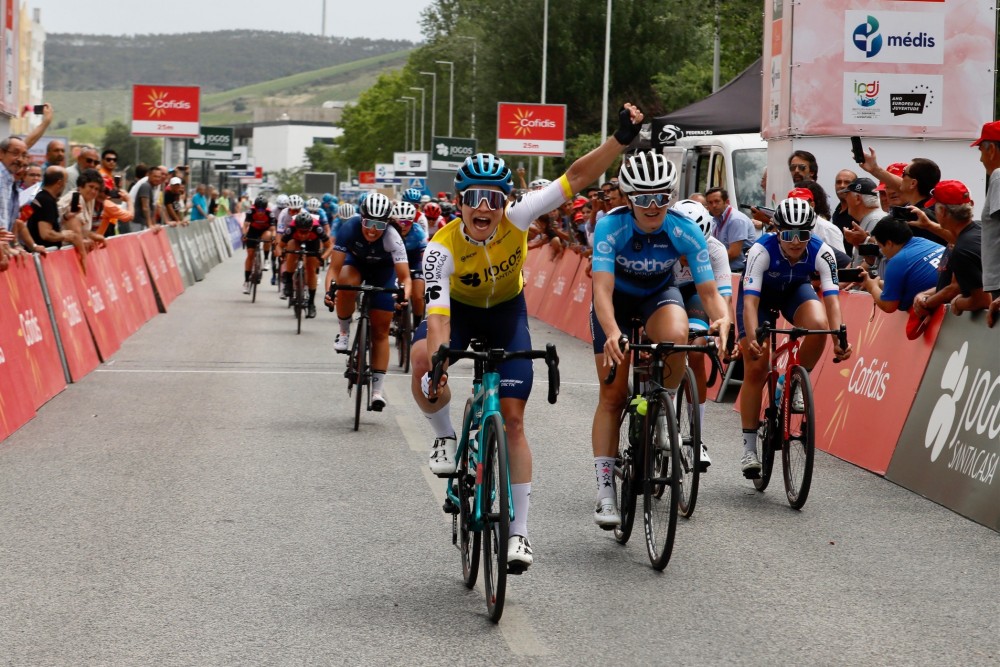 Nathalie Eklund soma e segue na Volta a Portugal Feminina Cofidis