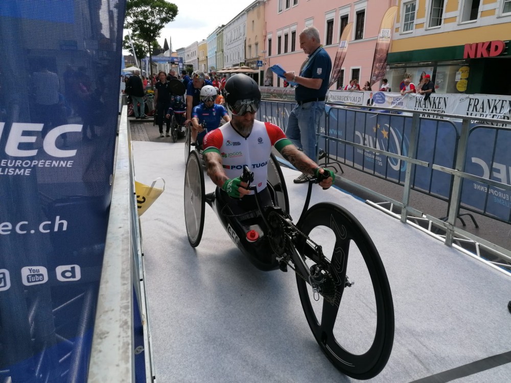Luís Costa a sete segundos do pódio no Europeu de paraciclismo