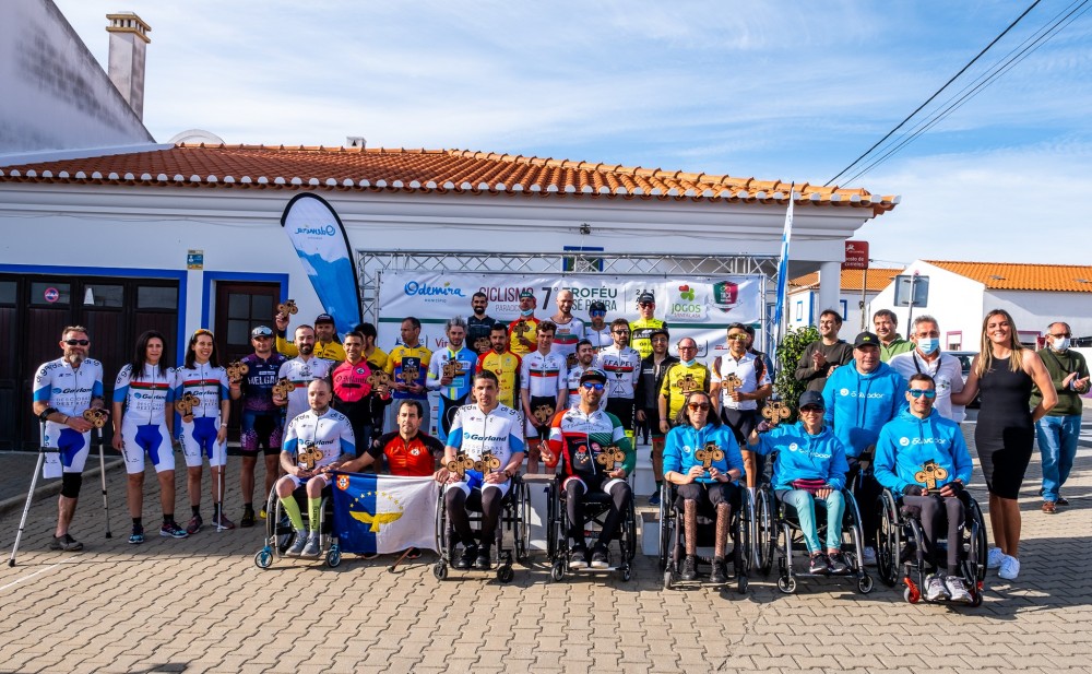 Vinte e oito paraciclistas iniciam poca na Zambujeira do Mar