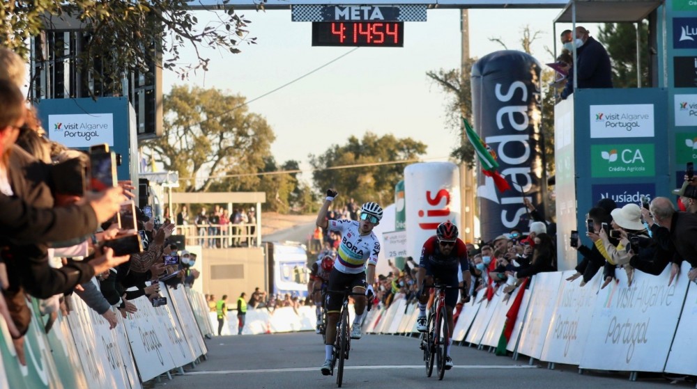Sergio Higuita triunfa na consagração de Remco Evenepoel