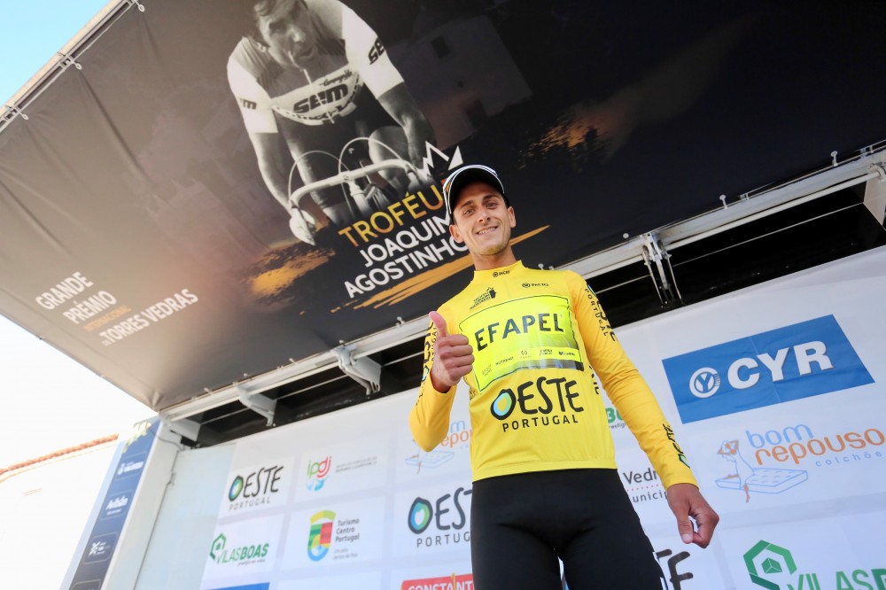 Tiago Antunes de amarelo no Turcifal 