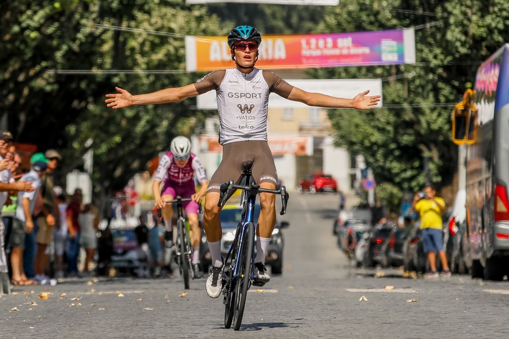 Daniel Tenorio  o primeiro camisola amarela da Volta a Portugal de Juniores