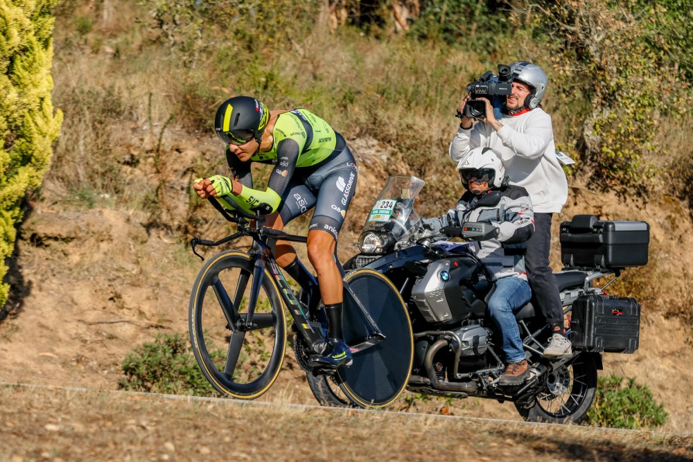 Mauricio Moreira vence contrarrel�gio e veste camisola amarela