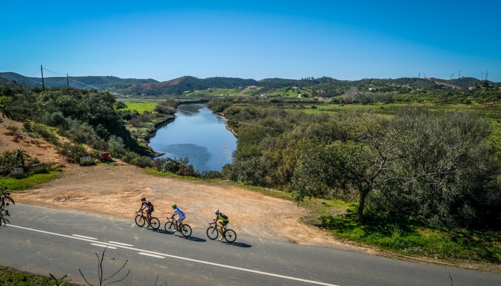 D7e – Pista obrigatória para peões e velocípedes