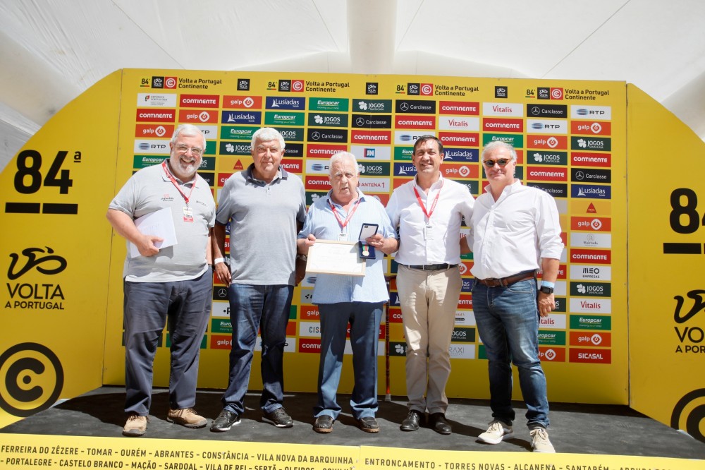 Fernando Emílio recebe título de Sócio de Mérito