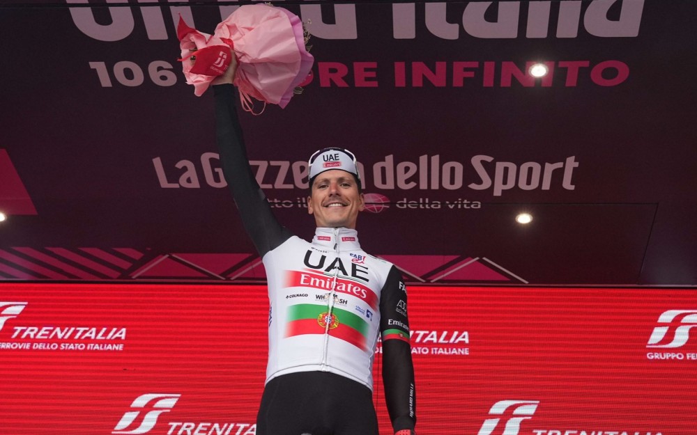 Joo Almeida vence 16. etapa do Giro