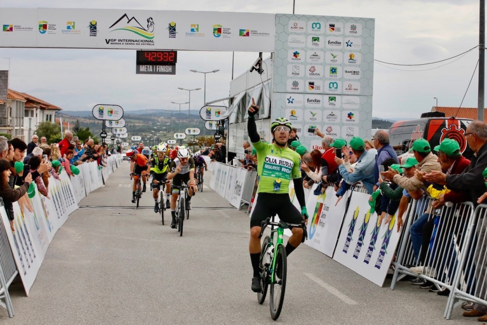 Iúri Leitão bisa em Pinhel