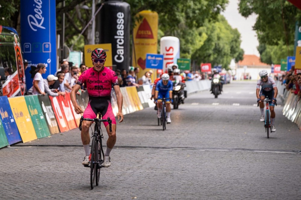 Owen Lightfoot festeja na chegada a Castelo Branco