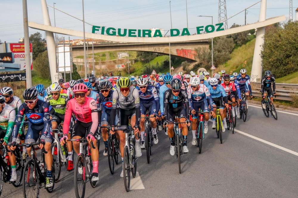 Pelotão internacional pedala na Figueira da Foz