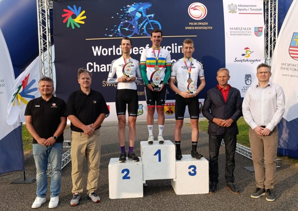 Andr Soares campeo mundial de corrida por pontos para surdos 