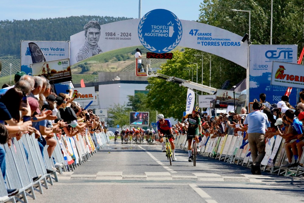 Orluis Aular vence etapa e veste amarela