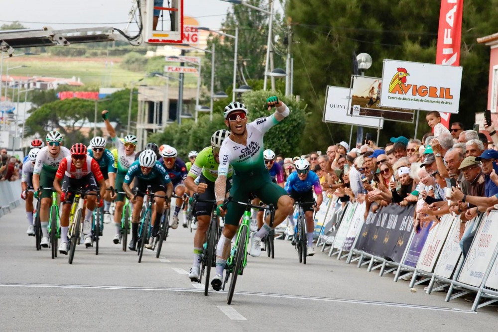 David Gonzlez ganha ao sprint na Lourinh
