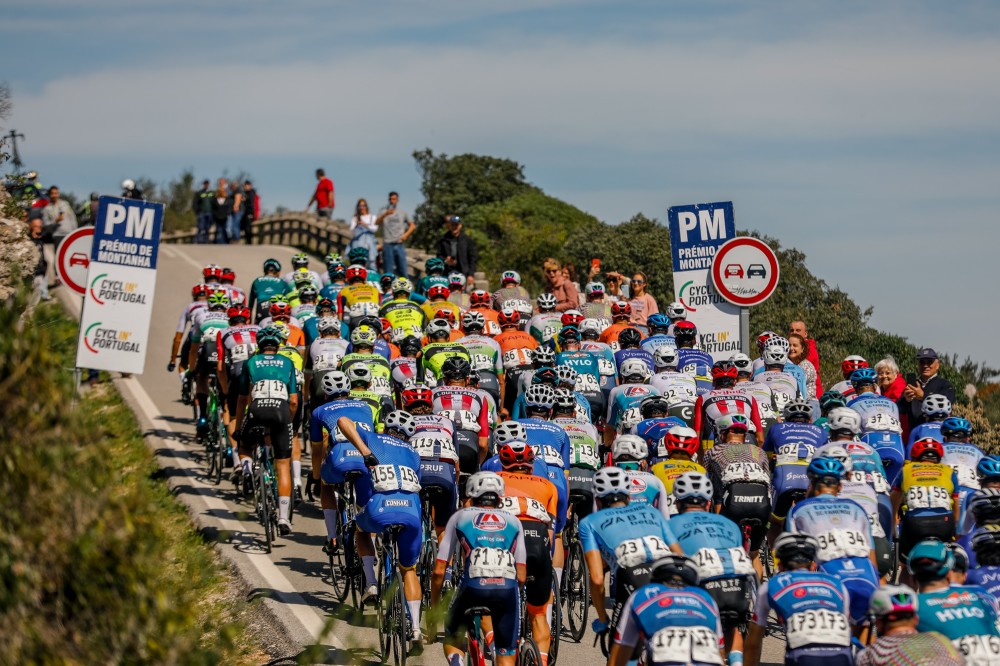 Regressa o ciclismo internacional e comea a poca feminina na estrada