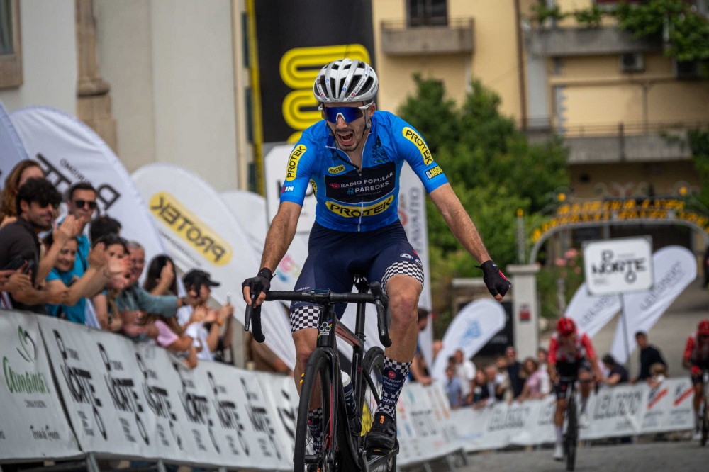 Tiago Leal vence e Peñuela aumenta liderança em dobradinha axadrezada