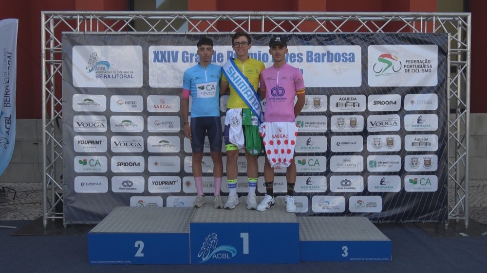 Gustavo Oliveira vence isolado e  o novo camisola amarela