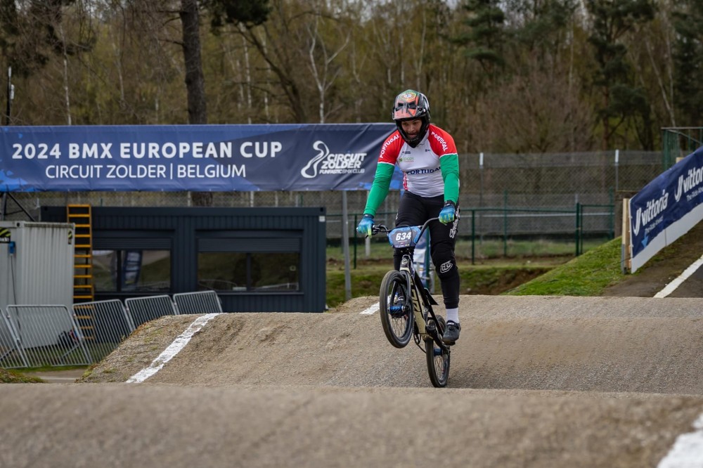 Renato da Silva em progresso na Taa da Europa de BMX