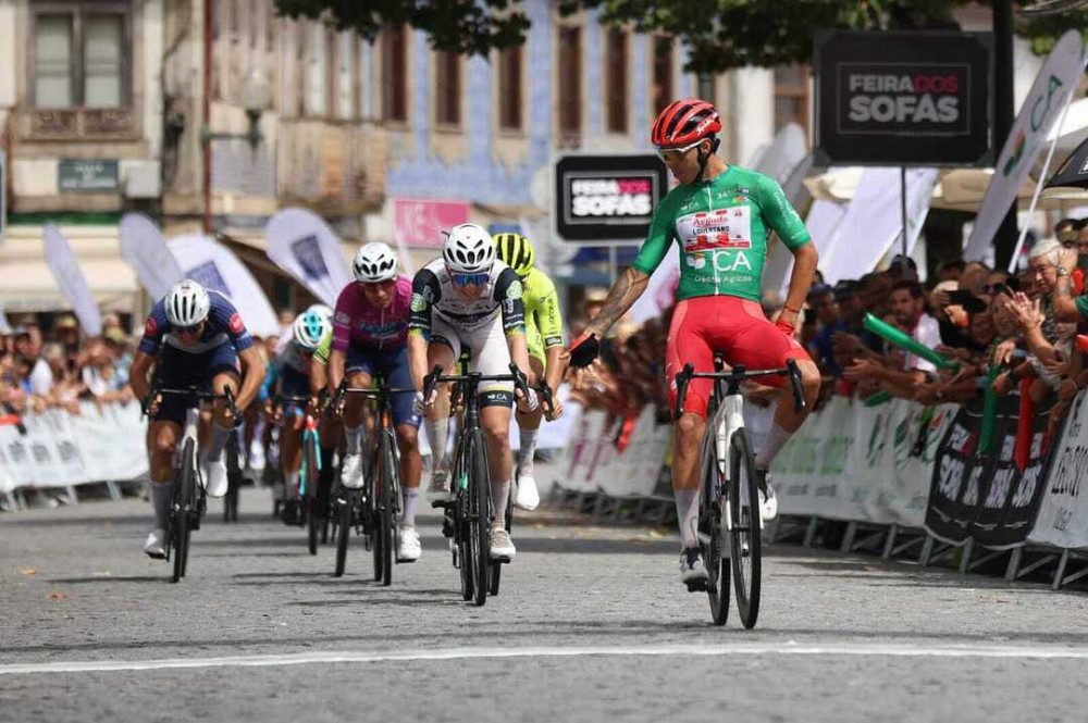 Nicols Tivani volta a ganhar ao sprint e a vestir a camisola amarela do Grande Prmio JN