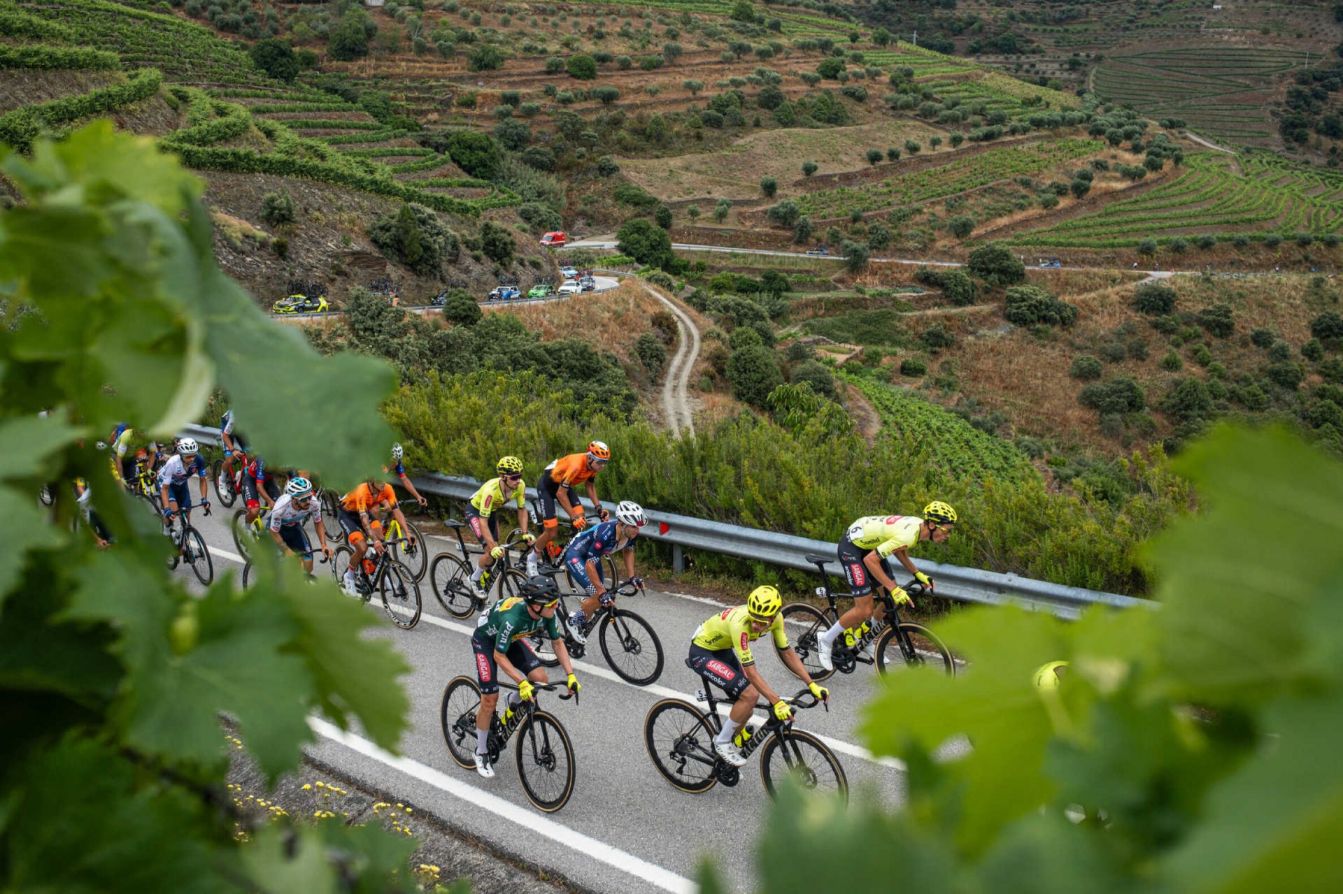 Peloto pedala no Douro e regressam as Taas de Portugal