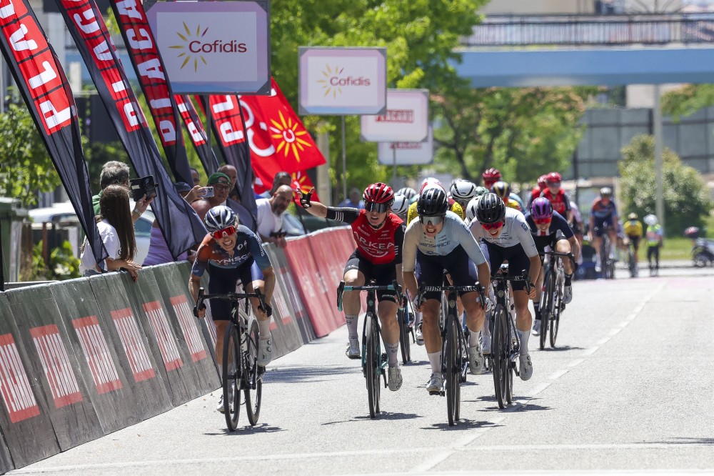 Fiona Mangan festeja em Pombal na etapa rainha da Volta a Portugal Feminina Cofidis