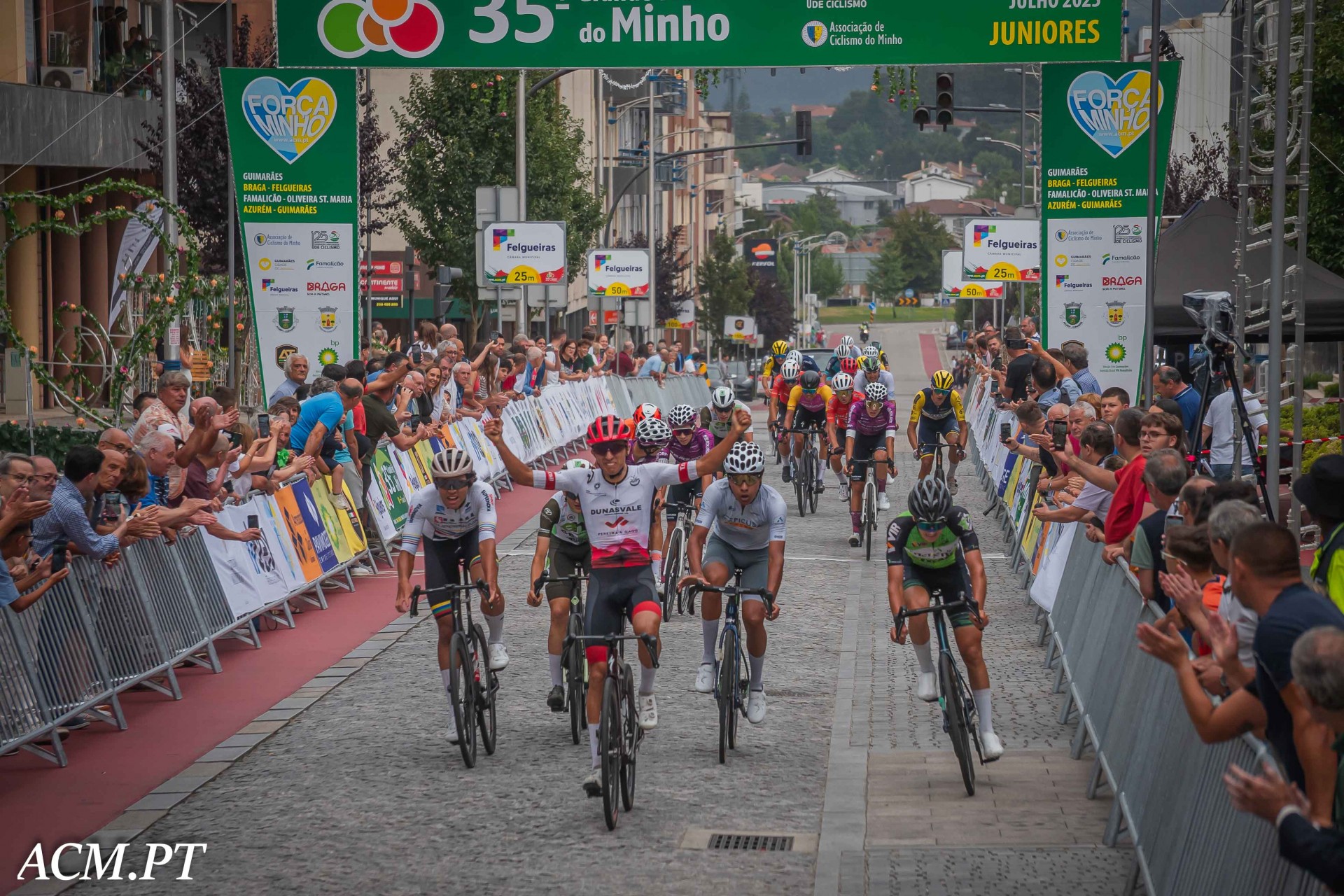 Toms Mateus triunfa ao sprint na primeira etapa do Grande Prmio do Minho