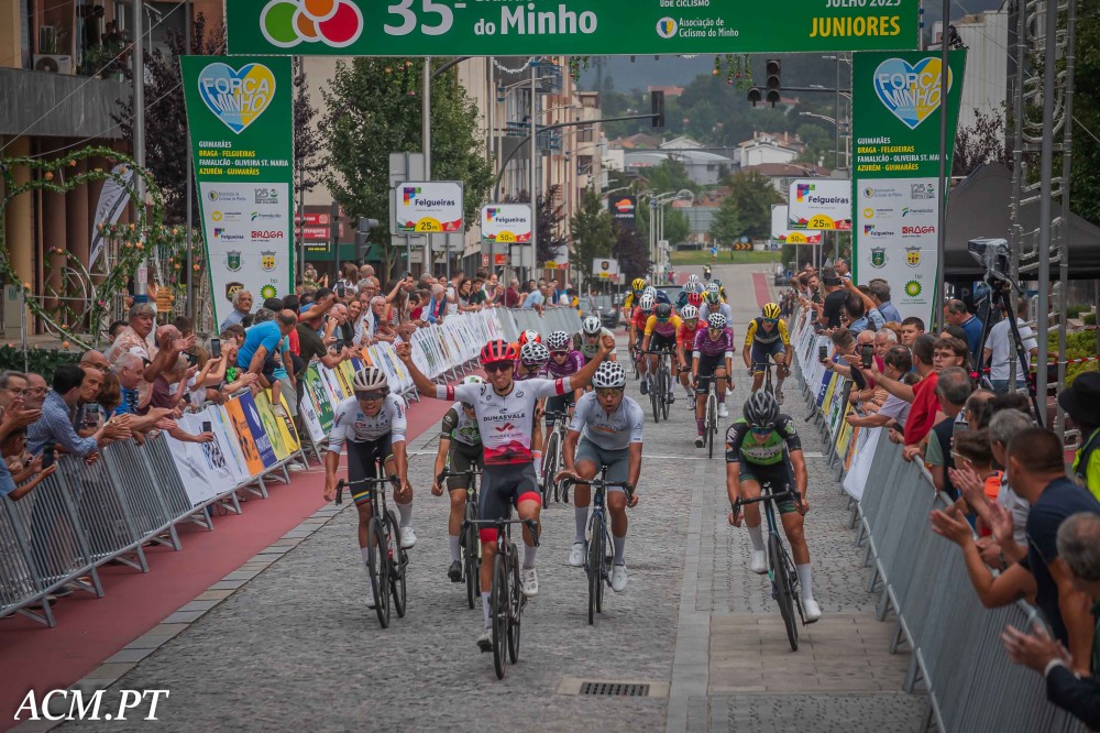 Toms Mateus triunfa ao sprint na primeira etapa do Grande Prmio do Minho