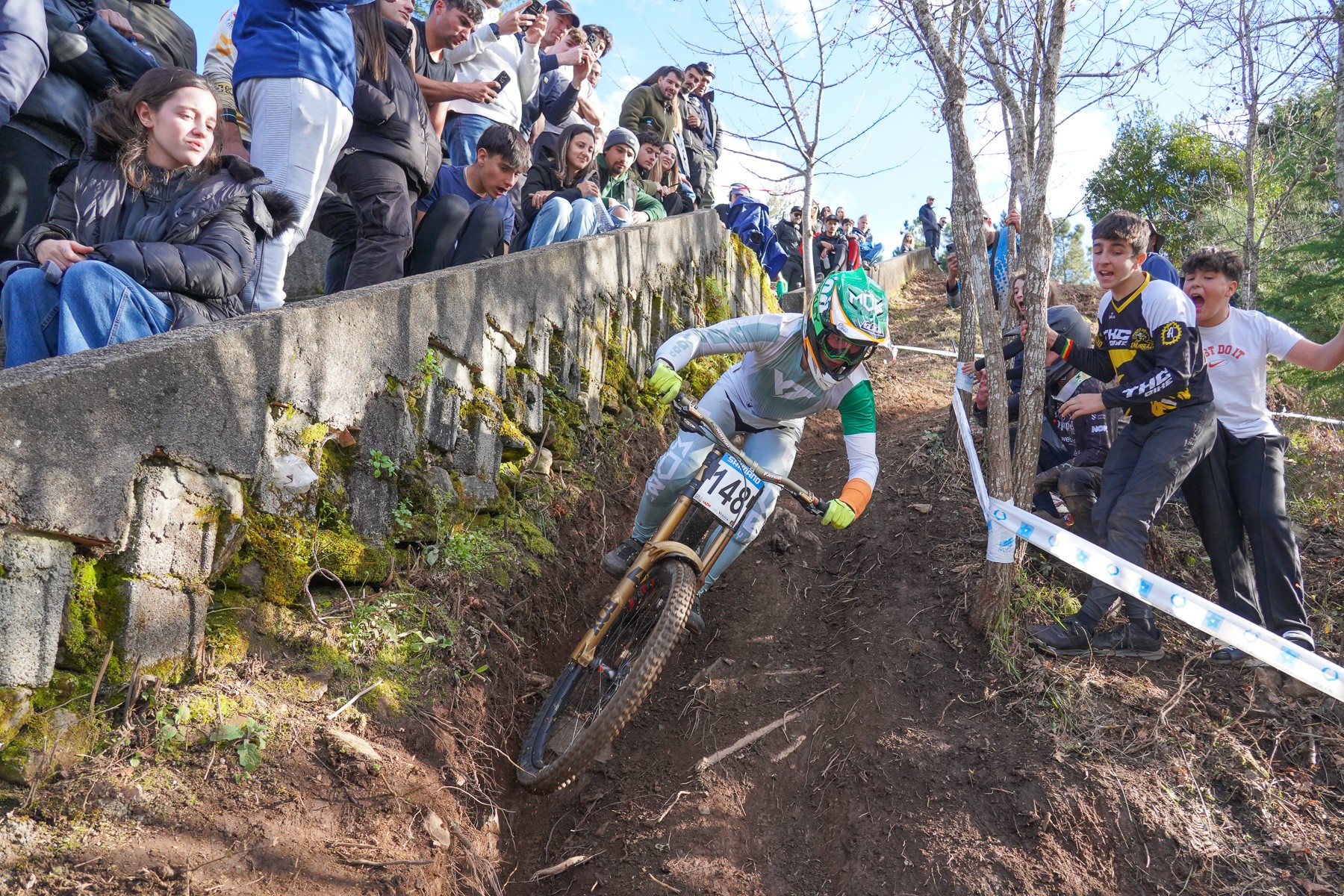 Oisin O'Callaghan e Mikayla Parton entram a vencer na Taa de Portugal de Downhill