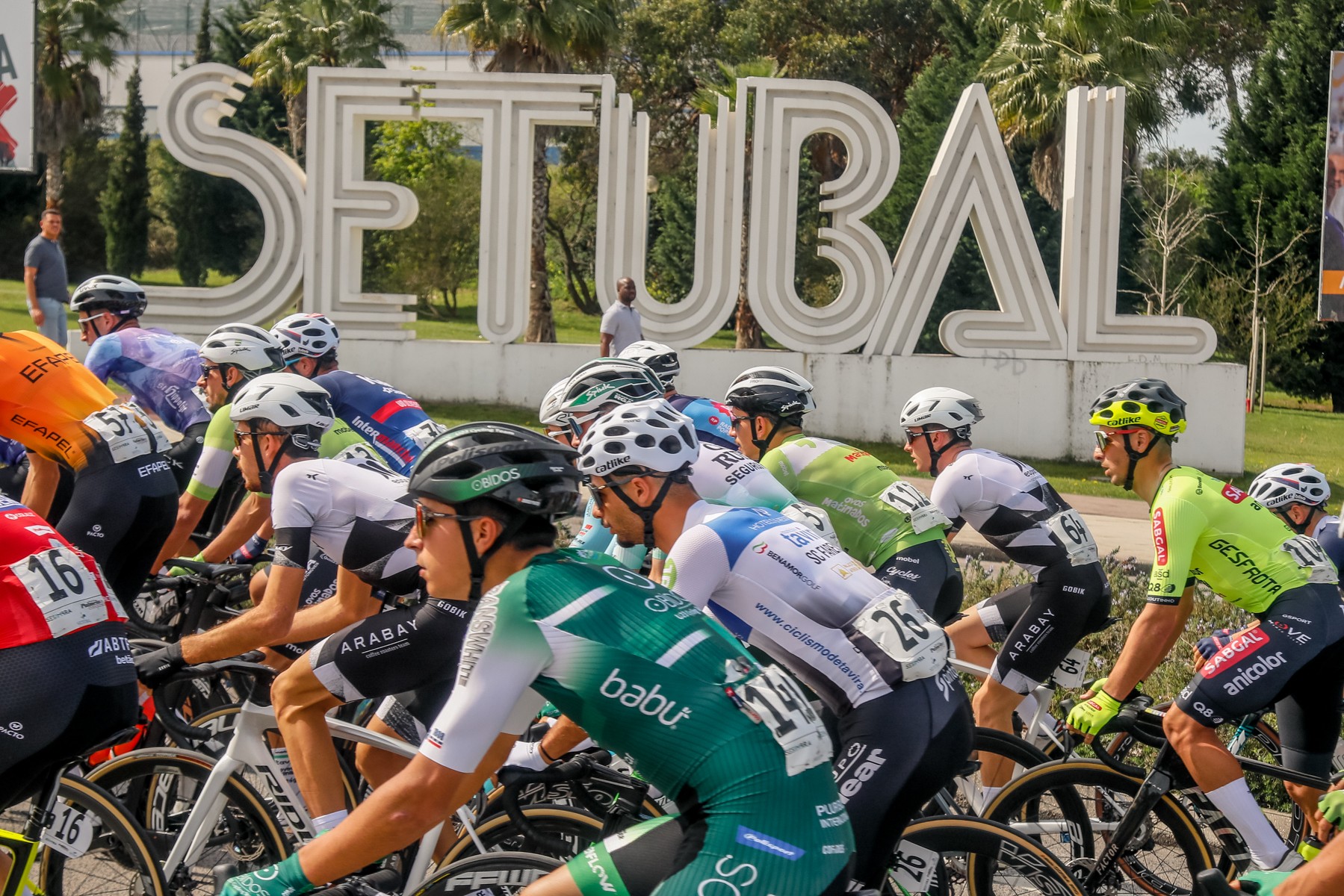Ciclismo internacional de regresso s estradas da Serra da Arrbida