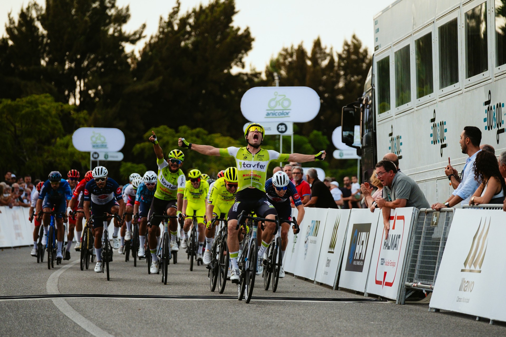 Joo Matias entra a vencer a toda a velocidade no GP Anicolor