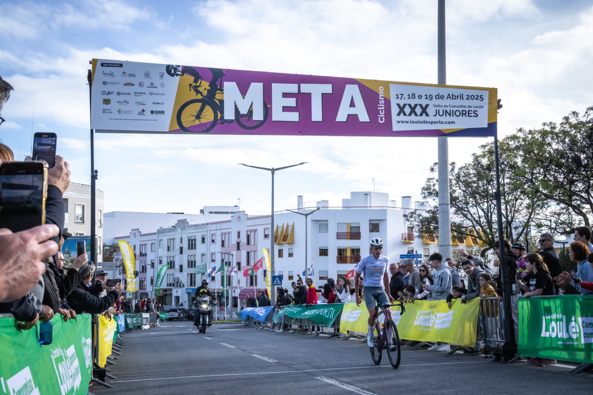 Pelot�o do futuro pedala na XXXI Volta ao Concelho de Loul�