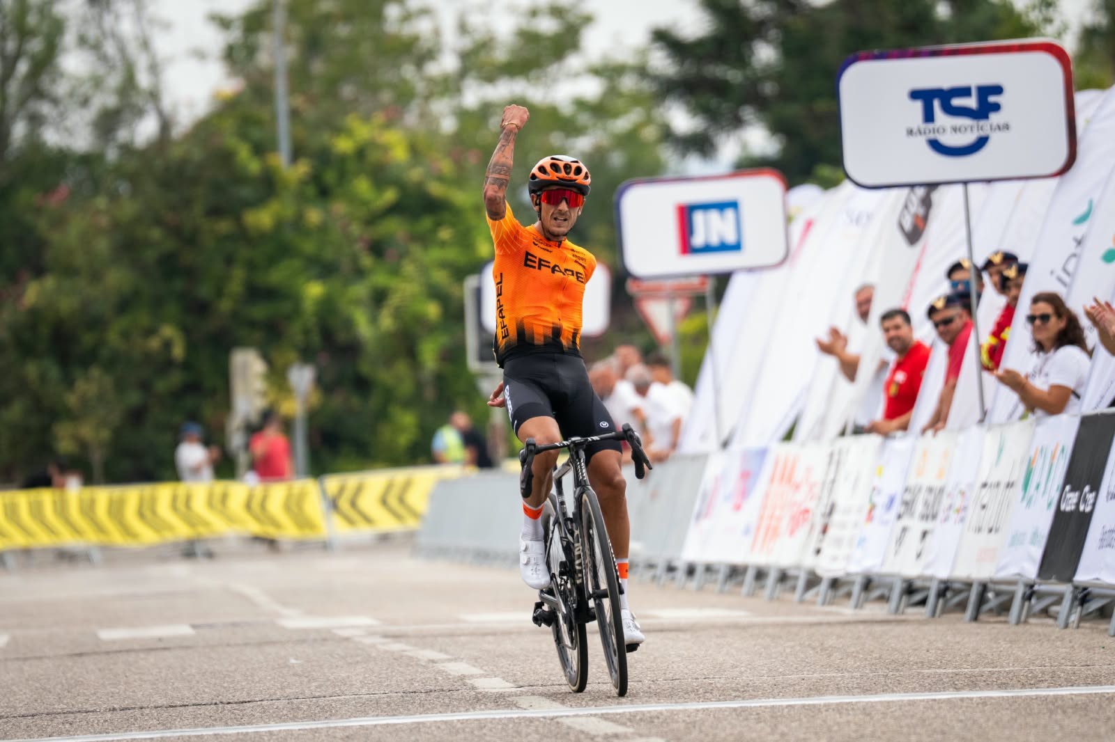 Tiago Antunes vence segunda etapa e Pedro Silva veste Amarela do Grande Pr�mio TSF/JN
