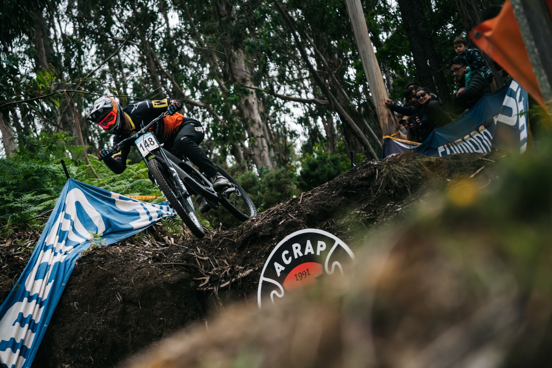 Noa Walker e Kira Zamora vencem em Prozelo na 4.� Ta�a de Portugal de Downhill