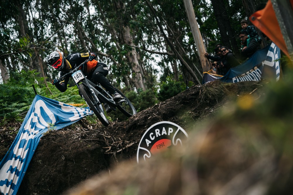 Noa Walker e Kira Zamora vencem em Prozelo na 4.� Ta�a de Portugal de Downhill