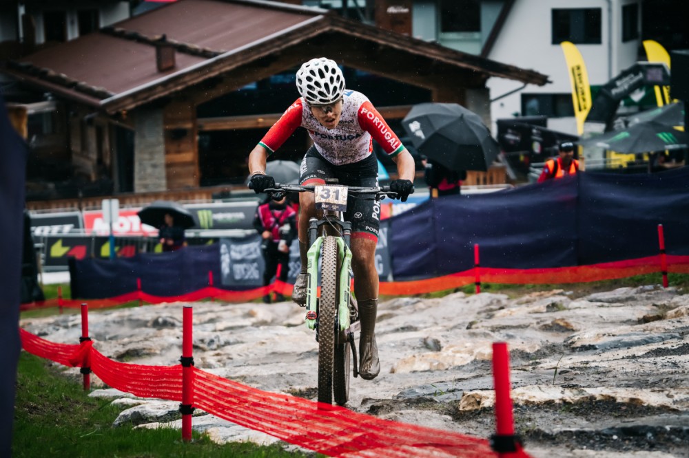 Beatriz Guerra afetada por queda no arranque da Ta�a do Mundo de XCO