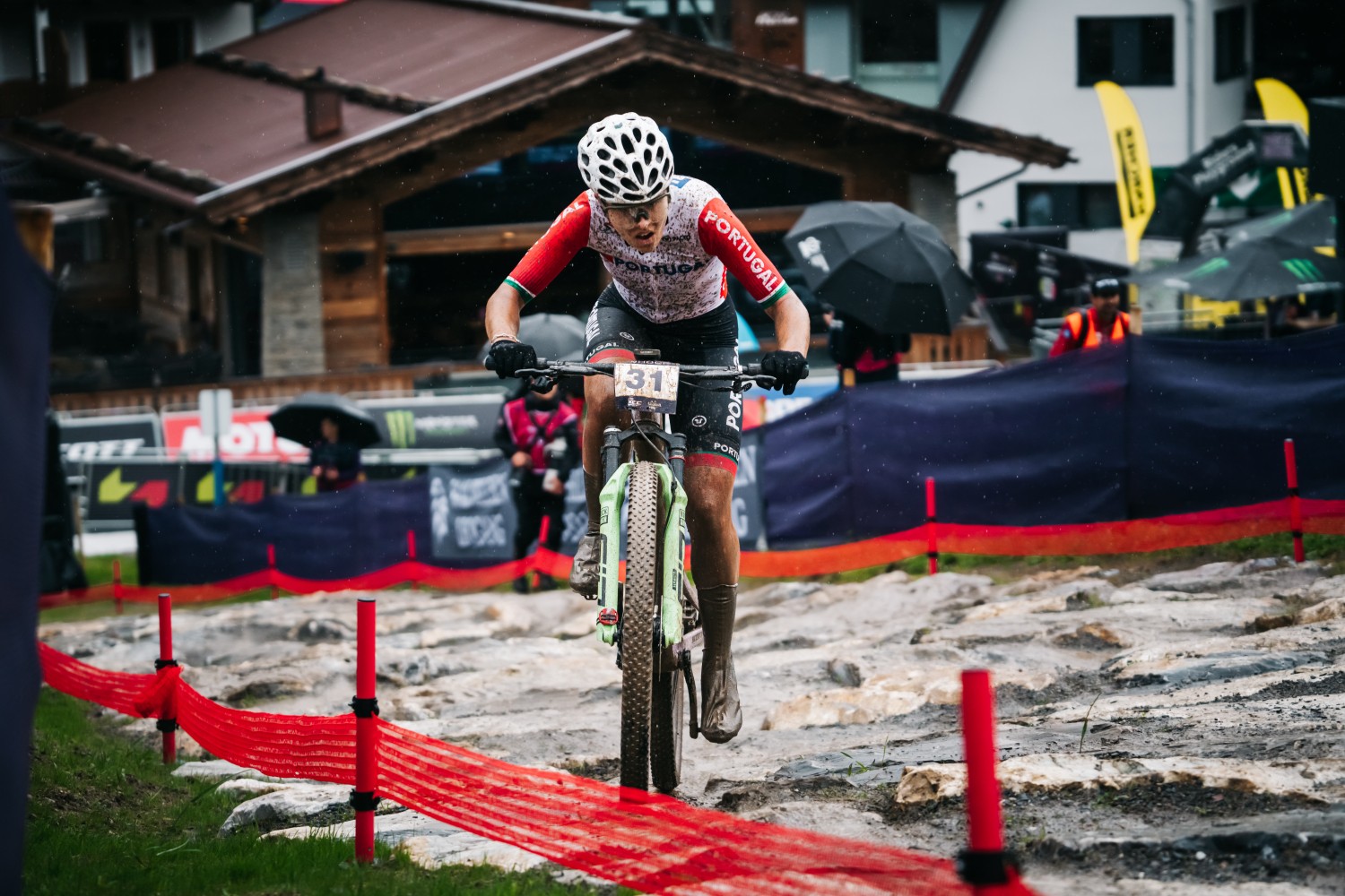 Beatriz Guerra afetada por queda no arranque da Ta�a do Mundo de XCO