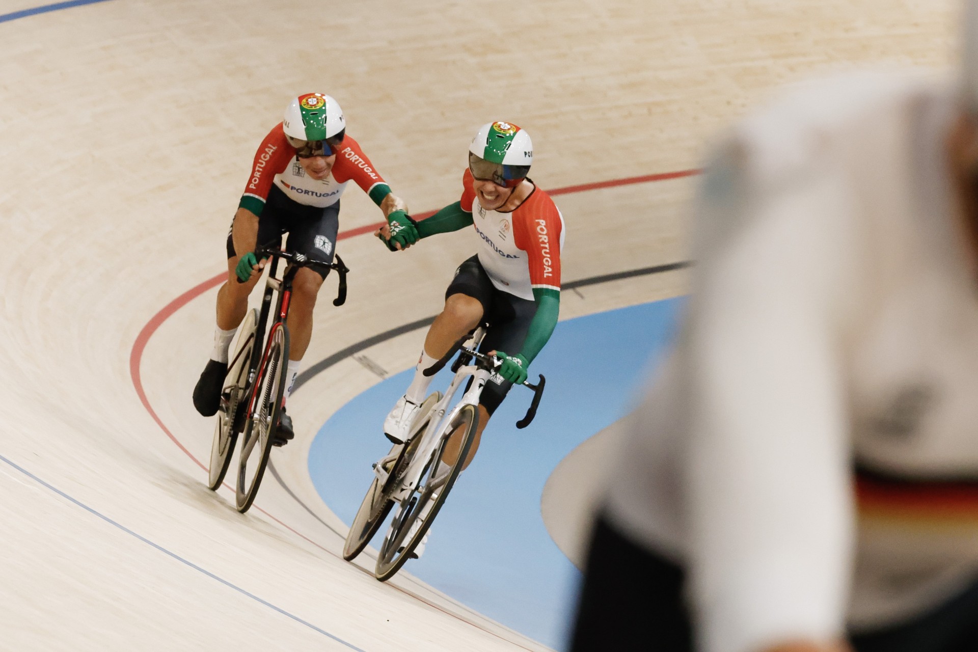 Campe�es ol�mpicos regressam ao Vel�dromo Nacional