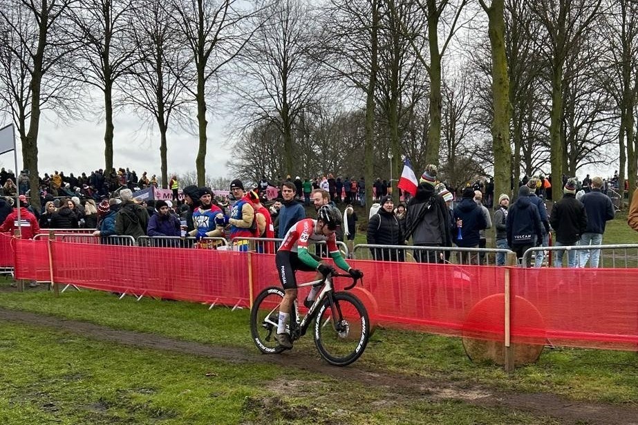 Jo�o Vig�rio e Hugo Ramalho estrearam por Portugal a categoria J�nior no Mundial de Ciclocrosse
