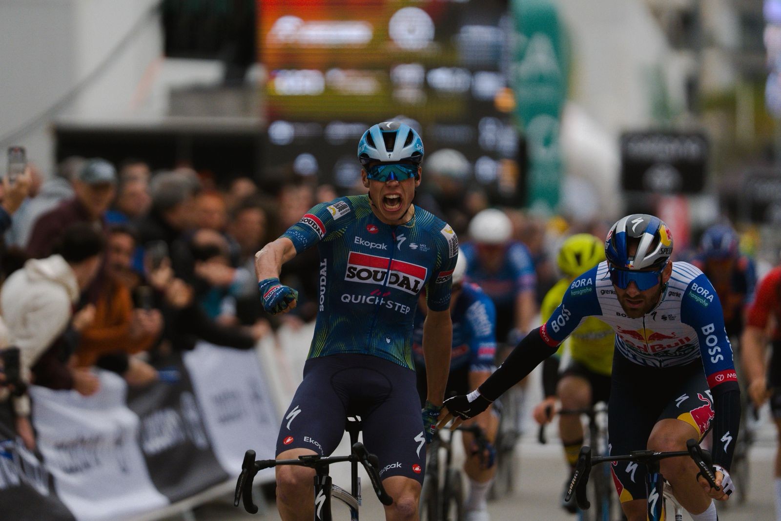 Arranque ao sprint: Paul Magnier conquista Tavira e lidera a Algarvia 