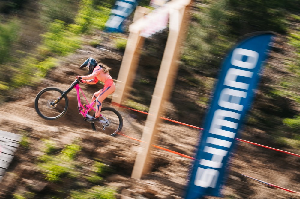 Noa Walker e Kira Zamora festejam na 3.� Ta�a de Portugal de DHI presented by Shimano