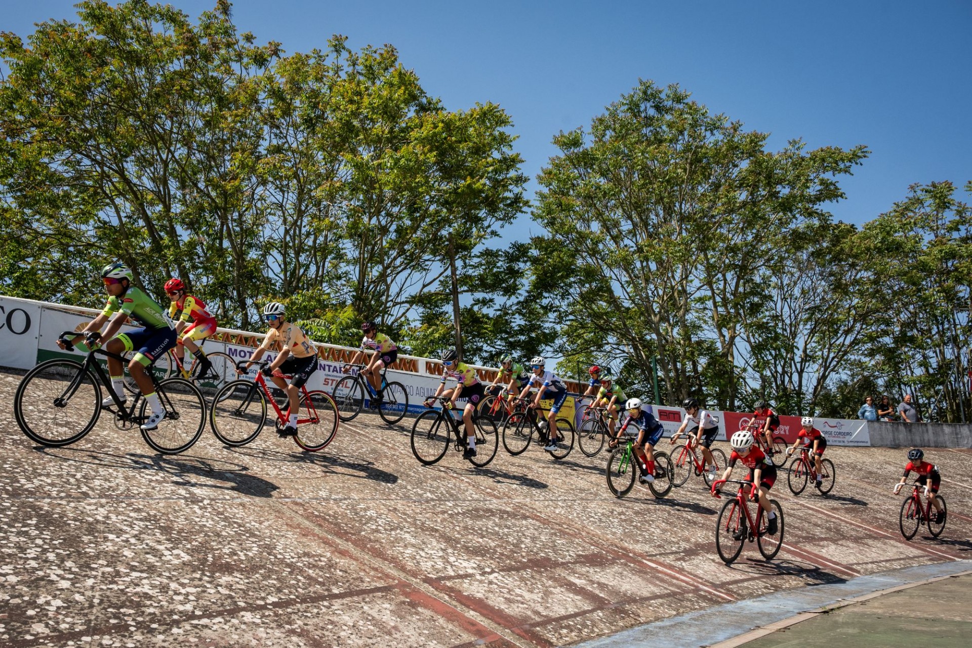 Ta�a de Portugal de Pista estreou-se em Alpiar�a e consolidou l�deres ap�s terceira etapa