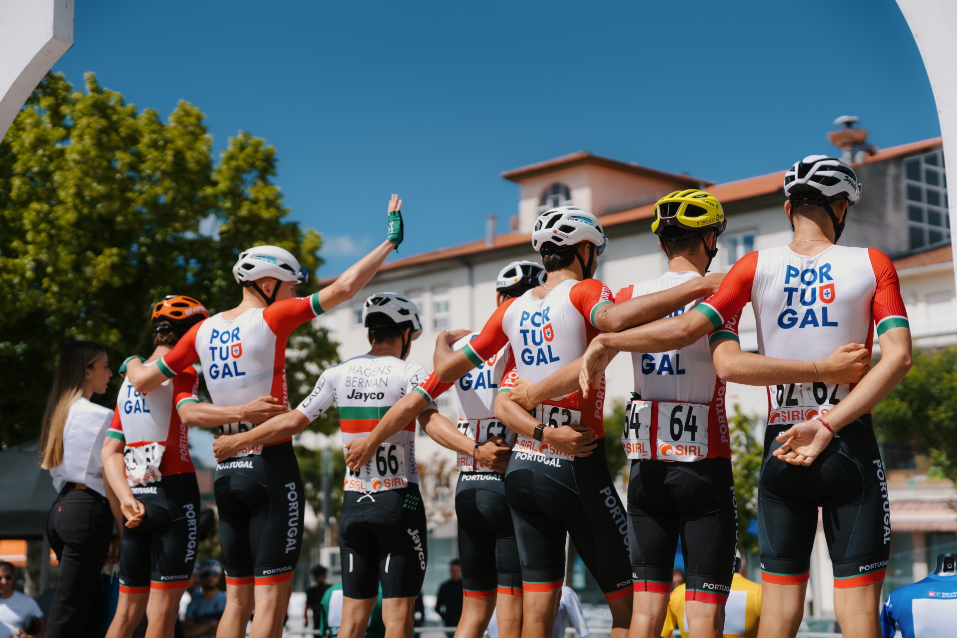 Sele��es Nacionais de sub-23 e juniores em tr�s frentes internacionais