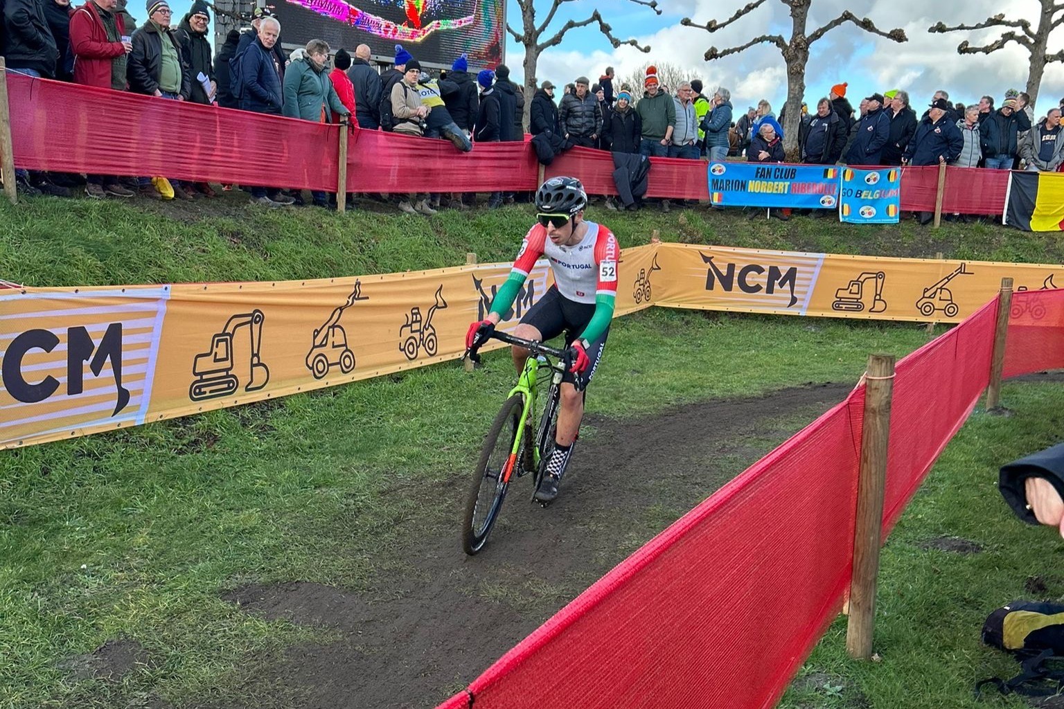 Rafael Sousa mostra evolu��o na estreia de Portugal no Mundial de ciclocrosse